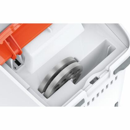 Мясорубка Bosch MFW3630I белый/ оранжевый (1600 Вт; скоростей -1; насадки: для колбас/ кеббе/ соковыжималка; 1.9 кг/ мин)